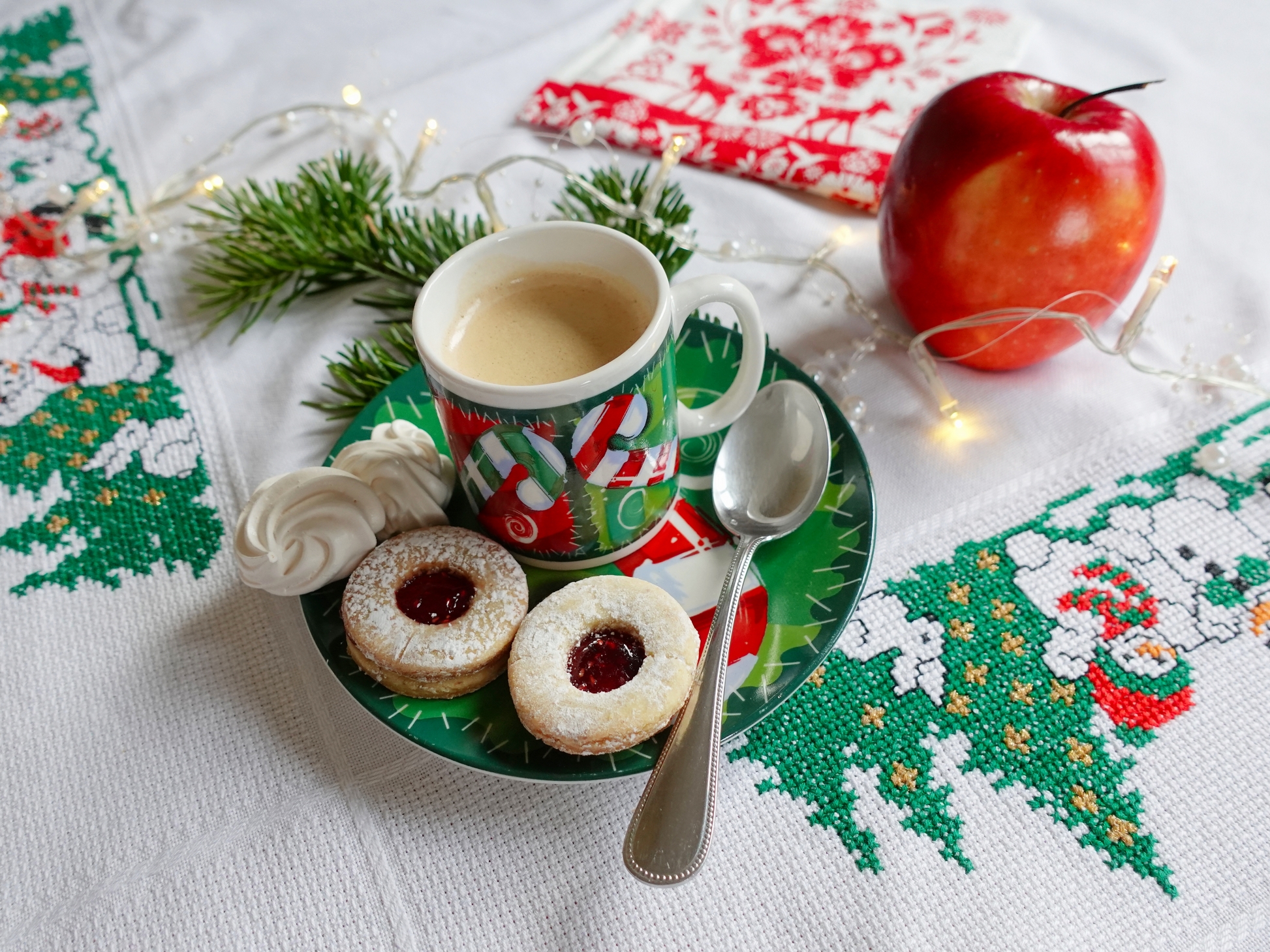 NAPPE BRODEE NOEL POMME CAFE SABLE | La Pommeraie Petits gâteaux de noël (Bredeles) de Dolfi ! 1